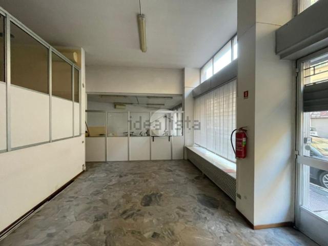 Locale in vendita di 1225 m² in Via Angelo Maj