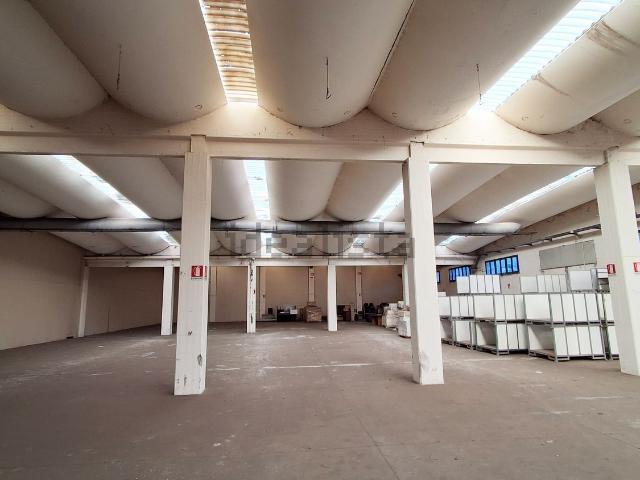 Locale in vendita di 1225 m² in Via Vecchia Aretina