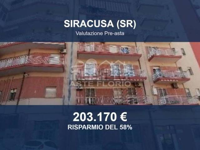 Locale in vendita di 1223 m² in Viale Scala Greca, 31