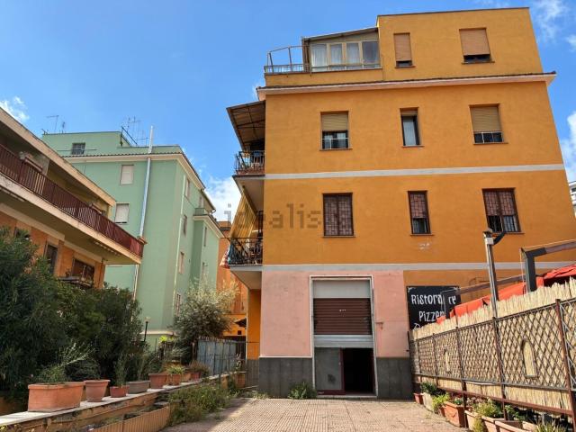 Locale in vendita di 122 m² in Via Casilina, 1080