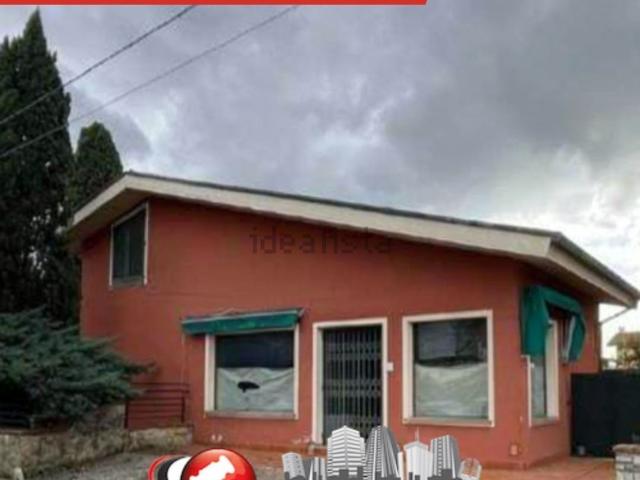 Locale in vendita di 122 m² in Via del Golfo