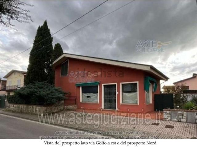 Locale in vendita di 122 m² in Via del Golfo, 8