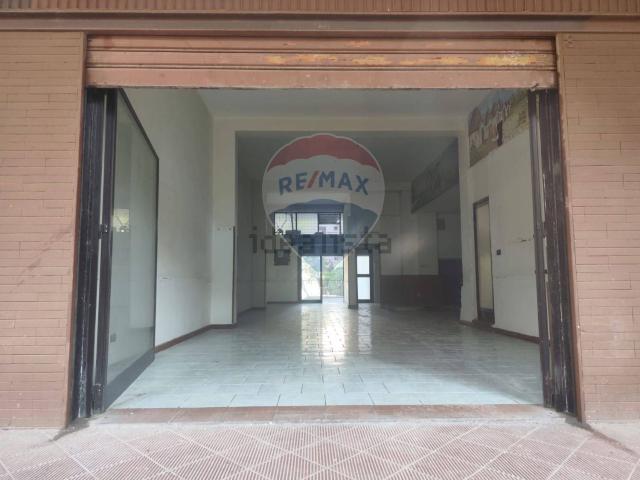 Locale in vendita di 122 m² in Via Papa Giovanni Paolo I&apos , 10