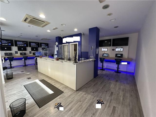 Locale in vendita di 122 m² in Viale Leonardo Da Vinci