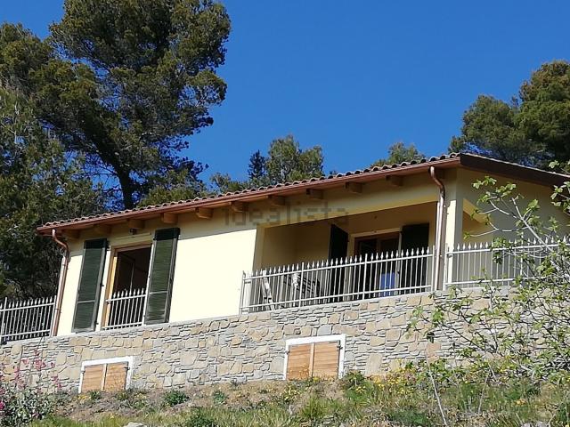 Locale in vendita di 123 m² in Via Annunziata, 22