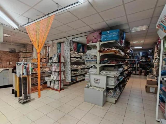Locale in vendita di 123 m² in Via degli Ippocastani