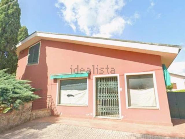 Locale in vendita di 123 m² in Via del Golfo, 8