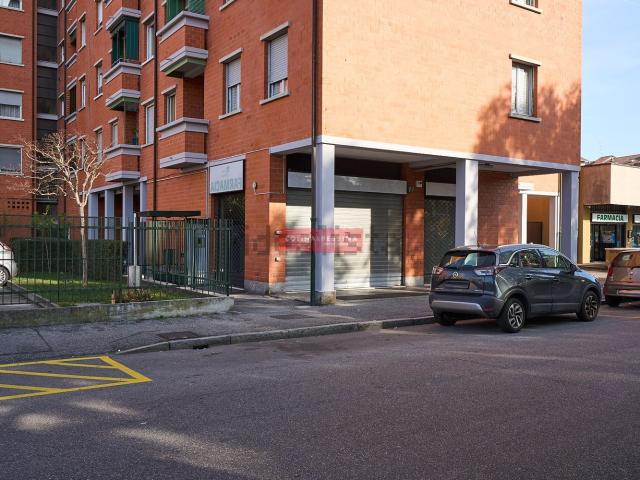 Locale in vendita di 123 m² in Via Luca della Robbia, 11