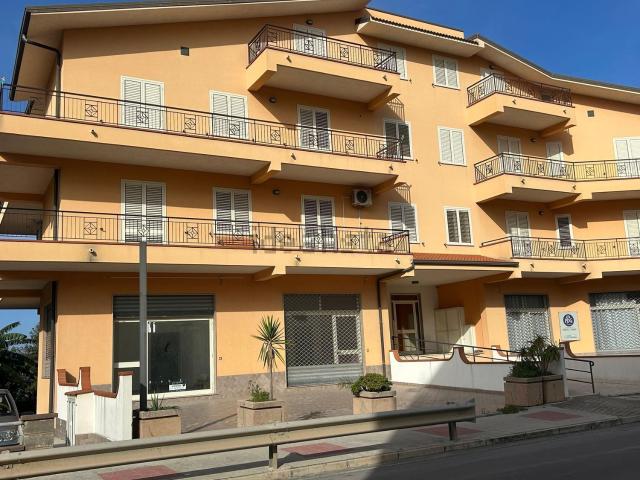 Locale in vendita di 123 m² in Via Rosmarino