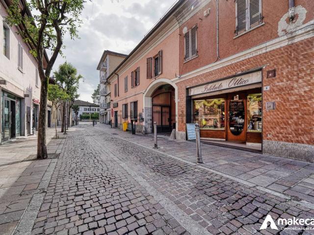 Locale in vendita di 123 m² in Via Zuavi, 9