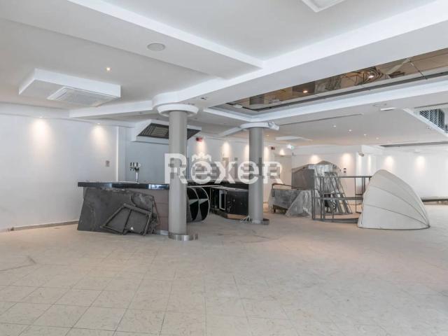 Locale in vendita di 1245 m² in Viale Regina Margherita, 52