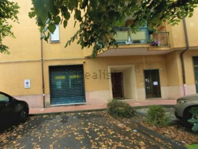 Locale in vendita di 124 m² in Via Don Mariano Clerici, 3