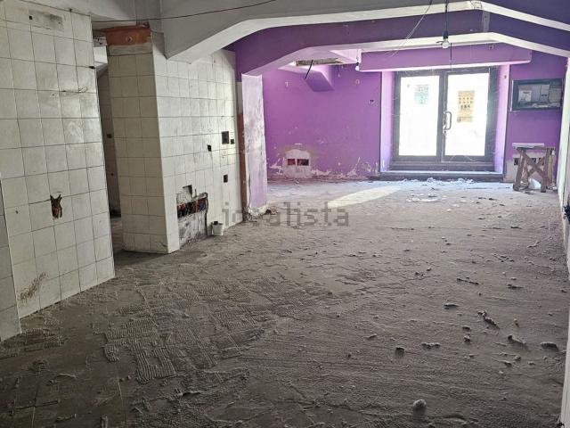 Locale in vendita di 124 m² in Via Simone Furnari, 21