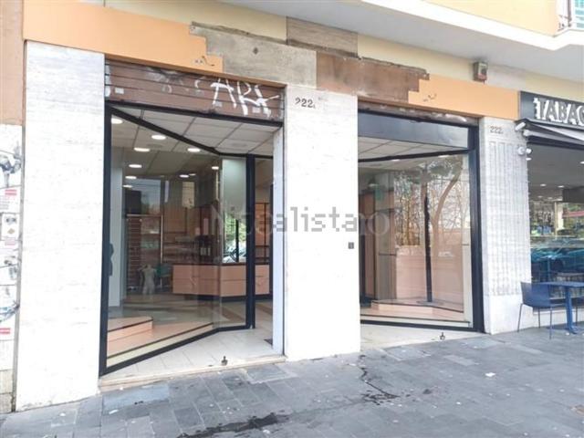 Locale in vendita di 124 m² in Via Prenestina