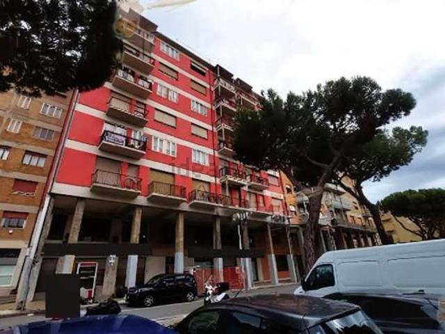 Locale in vendita di 124 m² in Piazza Aldo Moro e Caduti di Via Fani, 9