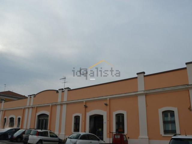 Locale in vendita di 1257 m² in Viale Punto Bonòpera, 41