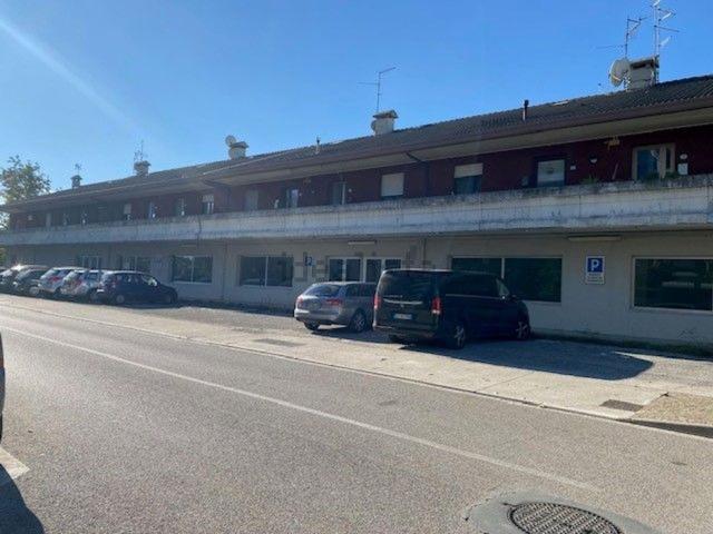 Locale in vendita di 1250 m² in Via Jacopo e Giulio Andrea Pirona, 41