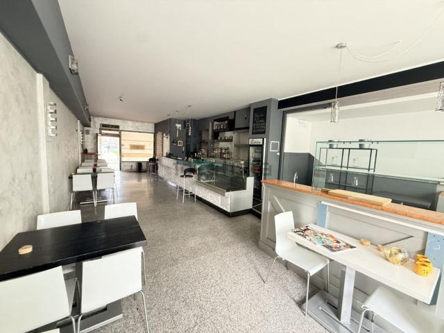 Locale in vendita di 125 m² in Via C. Battisti