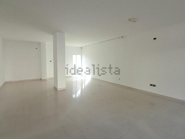 Locale in vendita di 125 m² in Via Camillo Carlomagno, 5