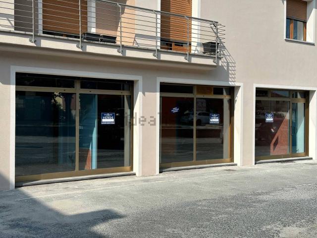 Locale in vendita di 125 m² in Via Cuneo, 2