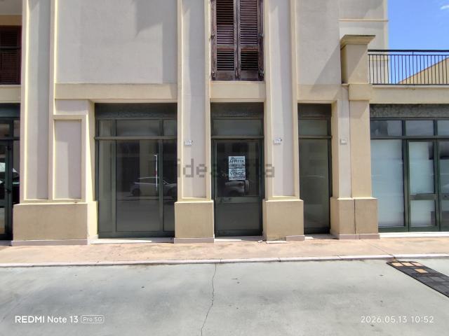 Locale in vendita di 125 m² in Via Antonio Donato D&apos Orlando