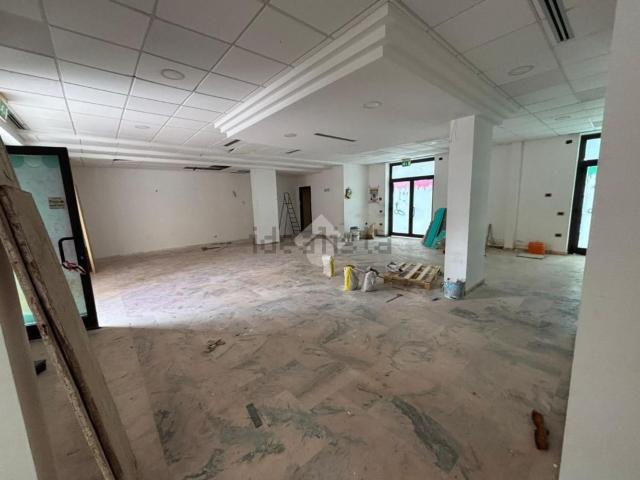 Locale in vendita di 125 m² in Via Agostino Stellato, 89