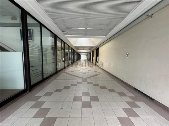 Locale in vendita di 125 m² in Via della Volta