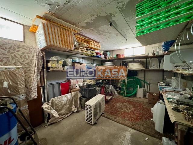 Locale in vendita di 125 m² in Via delle Industrie