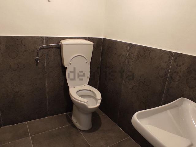 Locale in vendita di 125 m² in Via di Monale, 25