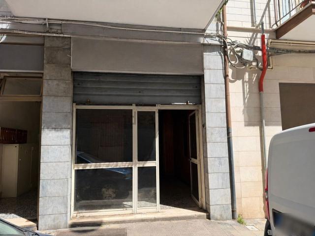 Locale in vendita di 125 m² in Via Enrico Toti, 76