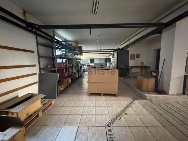Locale in vendita di 125 m² in Via Fra Riccardo Pampuri, 8