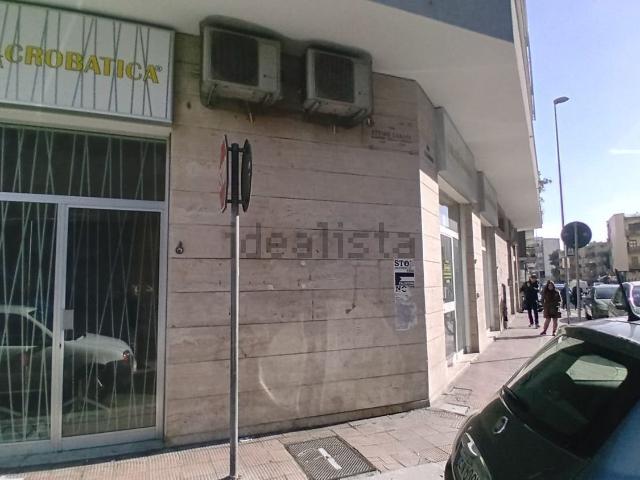 Locale in vendita di 125 m² in Via Francesco Campione, 16