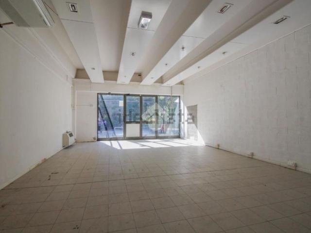Locale in vendita di 125 m² in Via Pietro Giardini