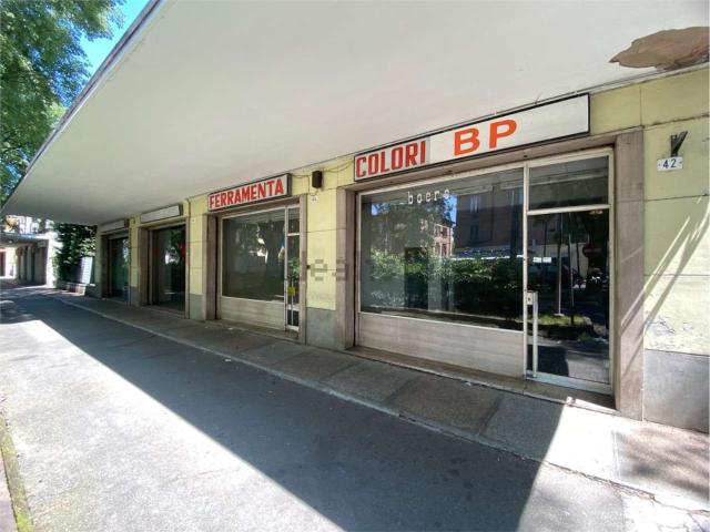 Locale in vendita di 125 m² in Viale Gaetano Storchi