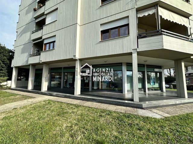 Locale in vendita di 125 m² in Viale Gioachino Rossini, 34