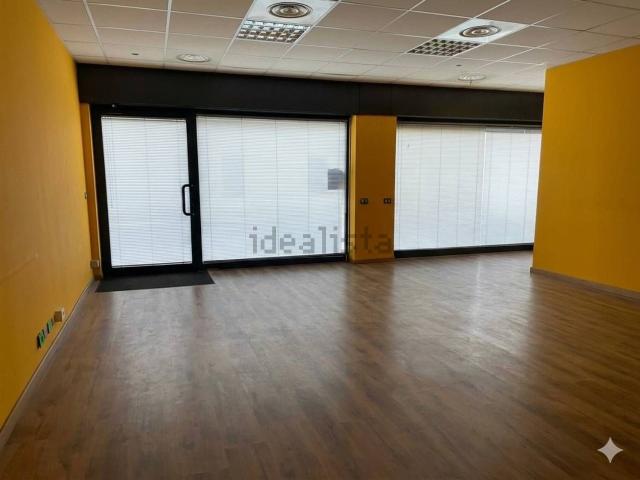 Locale in vendita di 125 m² in Viale Monte Grappa, 8