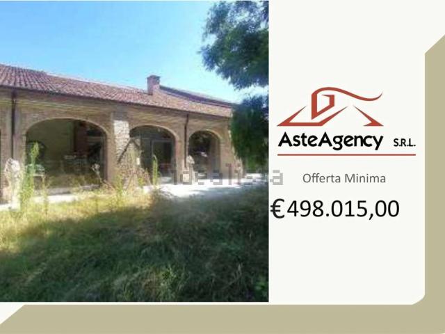 Locale in vendita di 1260 m² in Via Provinciale