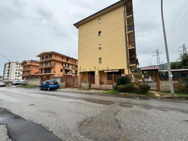 Locale in vendita di 126 m² in Via Gabriele Cianflone, 5