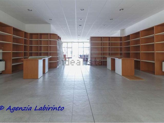 Locale in vendita di 126 m² in Via del Cavone