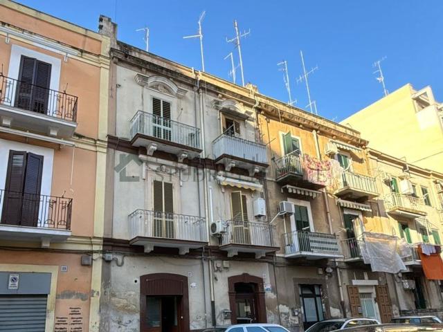 Locale in vendita di 126 m² in Via Francesco Petrelli, 17