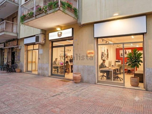 Locale in vendita di 126 m² in Via Serradifalco