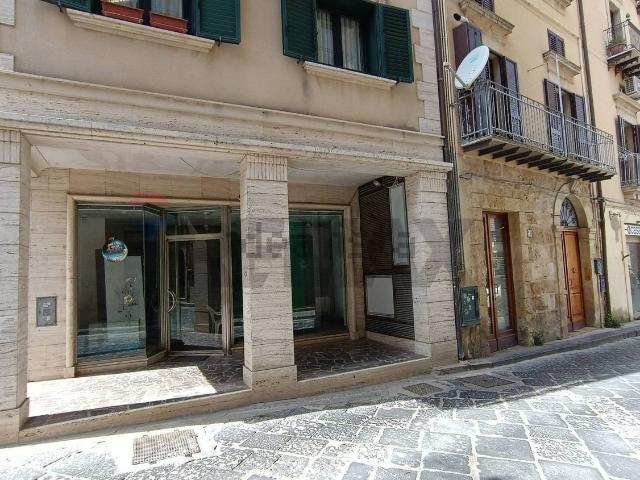 Locale in vendita di 126 m² in Via Roma, 253