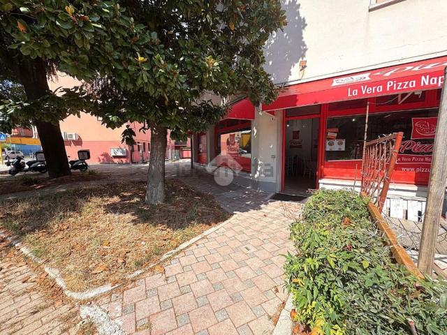 Locale in vendita di 126 m² in Piazzale Guido e Bruno Parmesan, 9