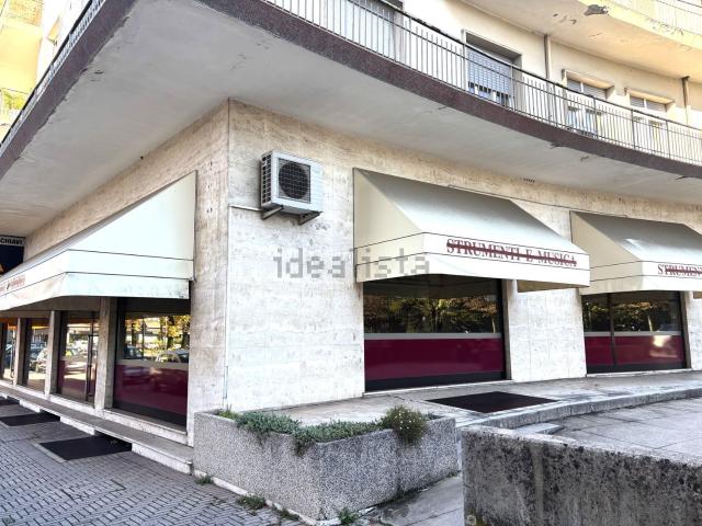Locale in vendita di 127 m² in Viale Franco Martelli, 47