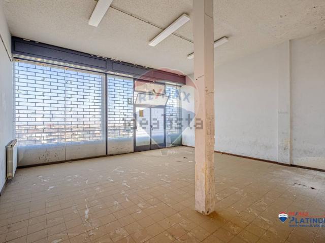 Locale in vendita di 1280 m² in Via Vittorio Emanuele, 424
