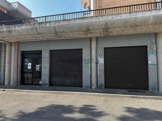Locale in vendita di 128 m² in Via Anna Magnani