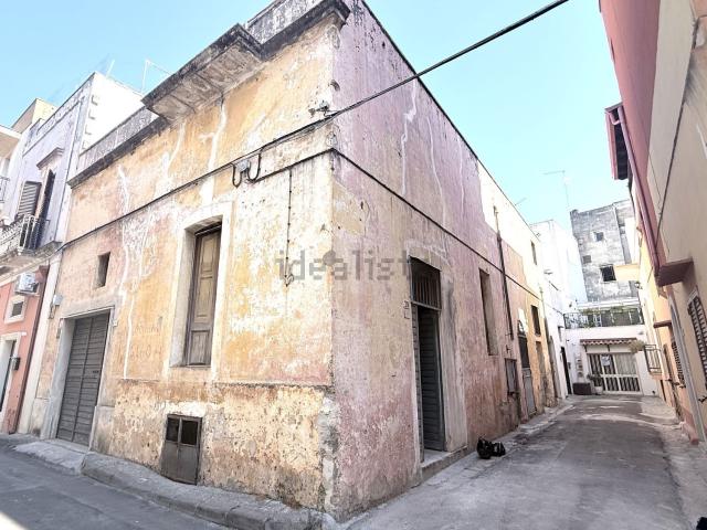 Locale in vendita di 128 m² in Via Alessandro Manzoni, 29