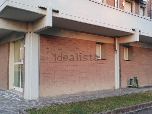 Locale in vendita di 128 m² in Via Eugenio Zampighi