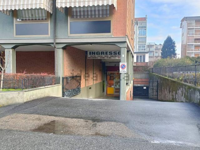 Locale in vendita di 1290 m² in Via Stura