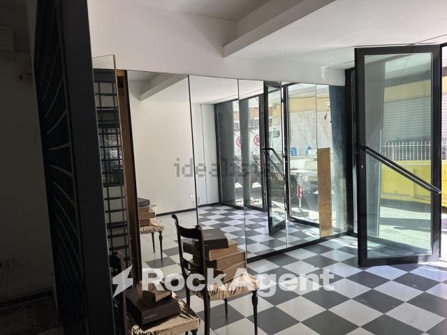 Locale in vendita di 129 m² in Via Benedetto Croce, 172